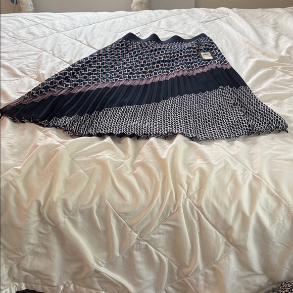DKNY Black and Pink Patterned A-Line Skirt - Picture 1 of 8